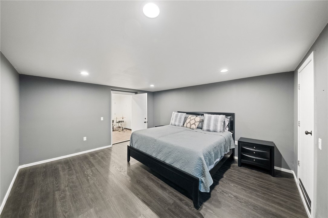 22001 Loch Lomond Drive