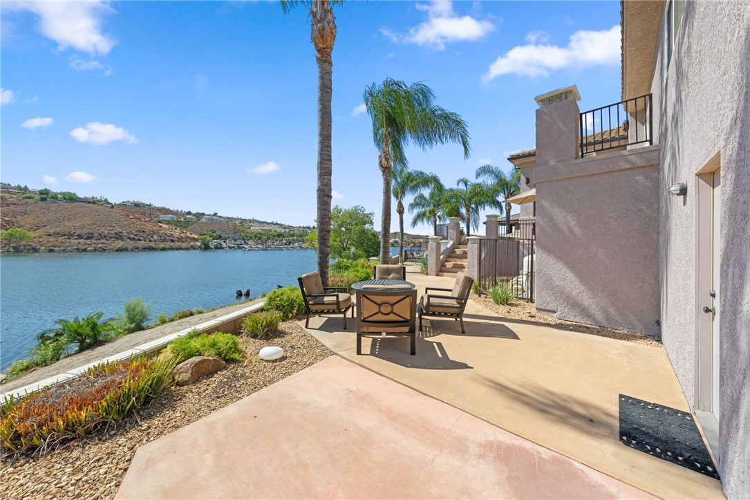 22001 Loch Lomond Drive