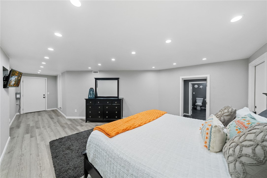 22001 Loch Lomond Drive