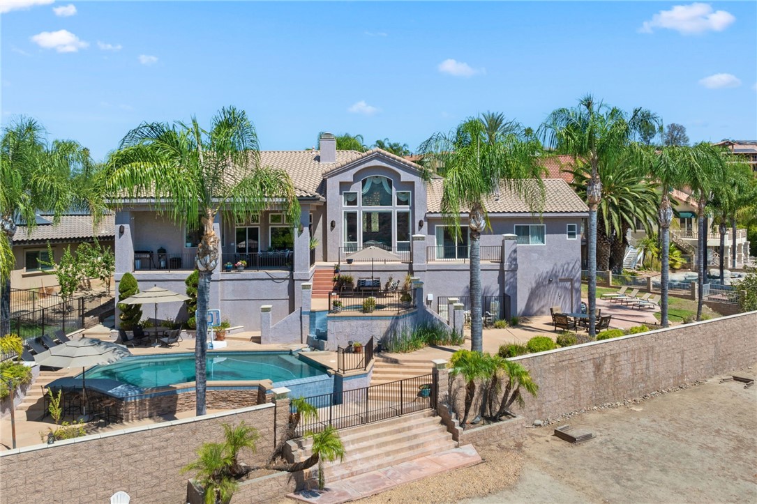 22001 Loch Lomond Drive