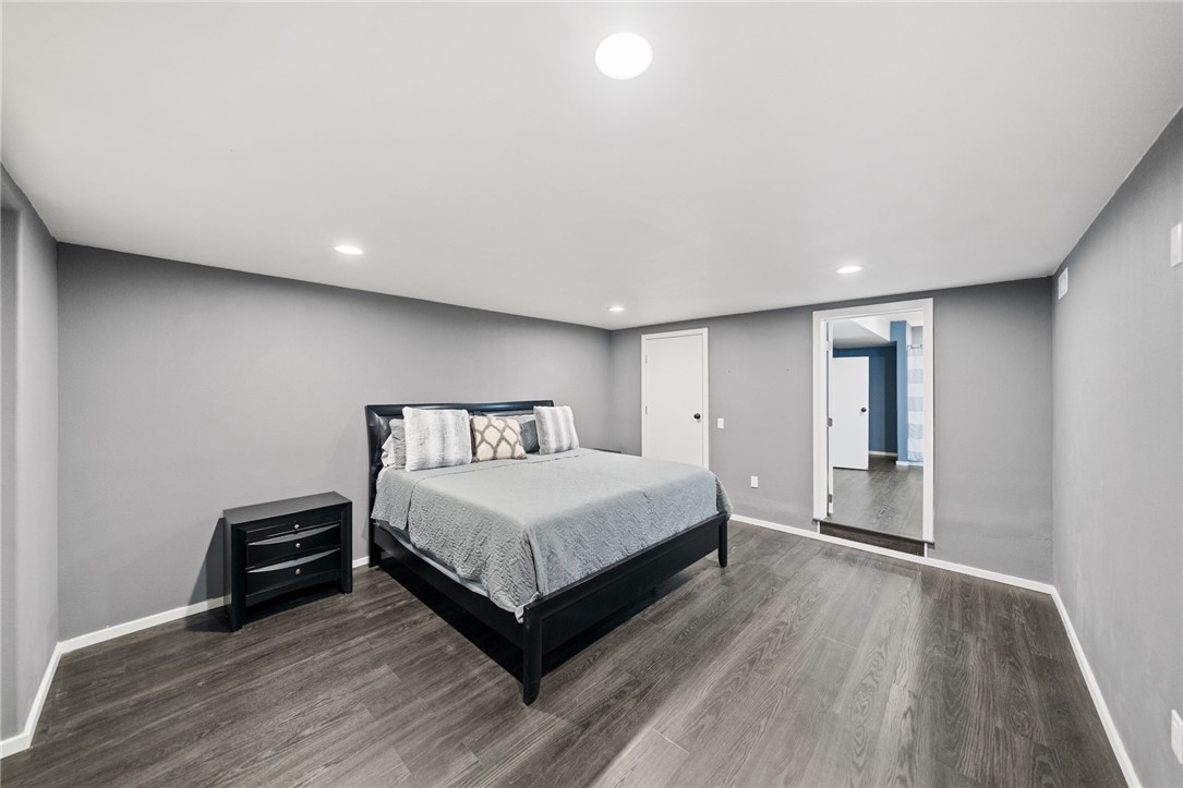 22001 Loch Lomond Drive