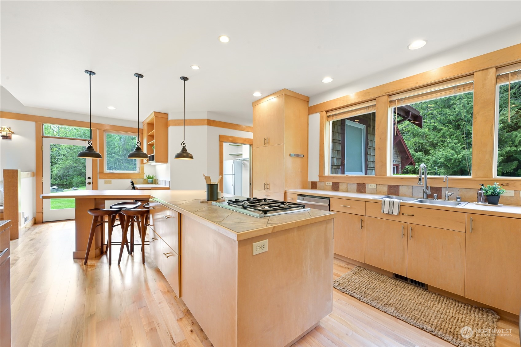 807 E 51st Street