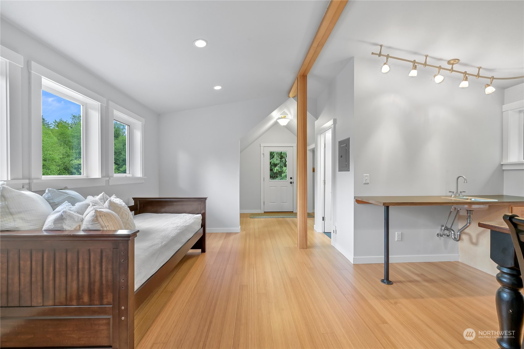 807 E 51st Street