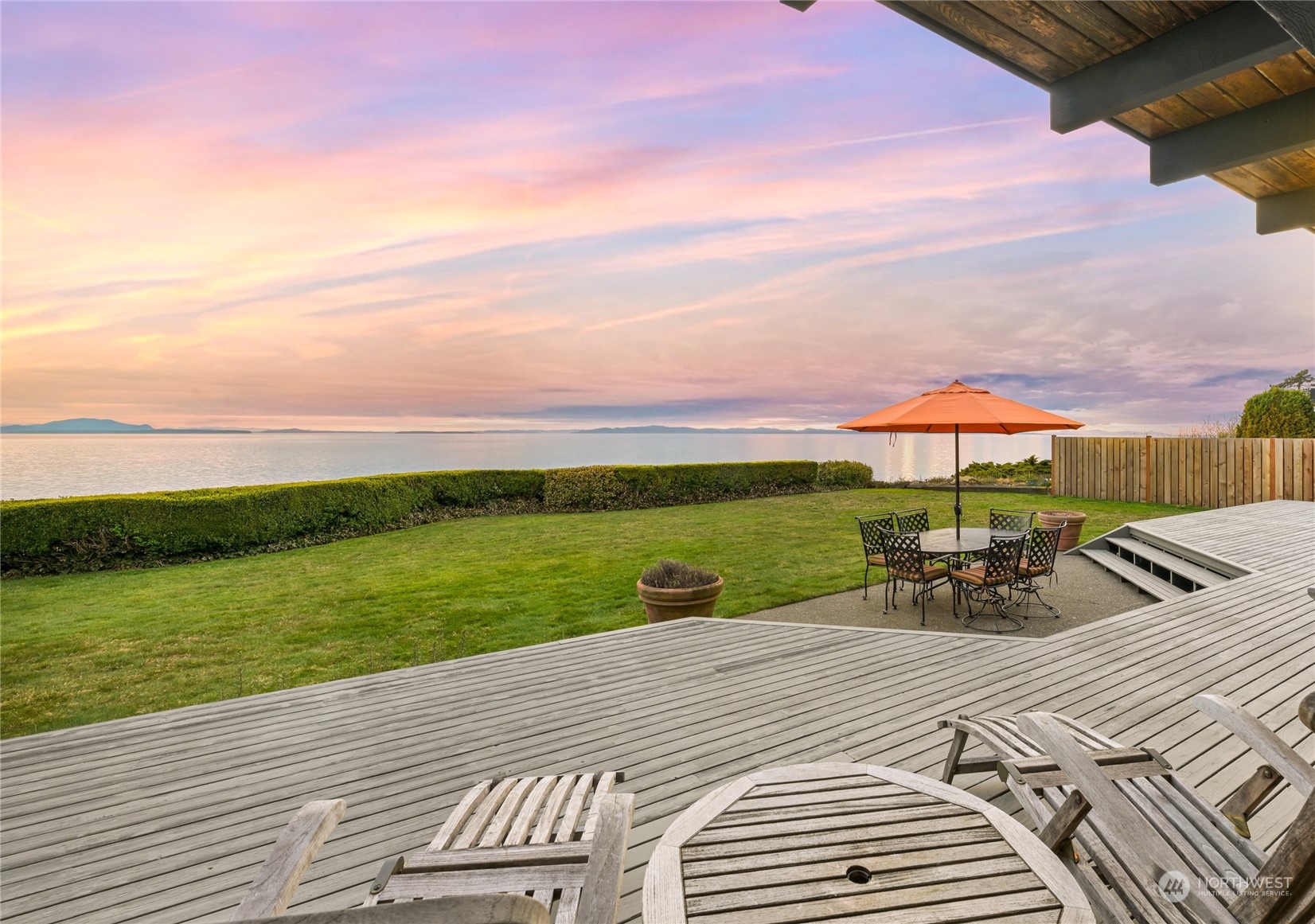 5537 Maple Way