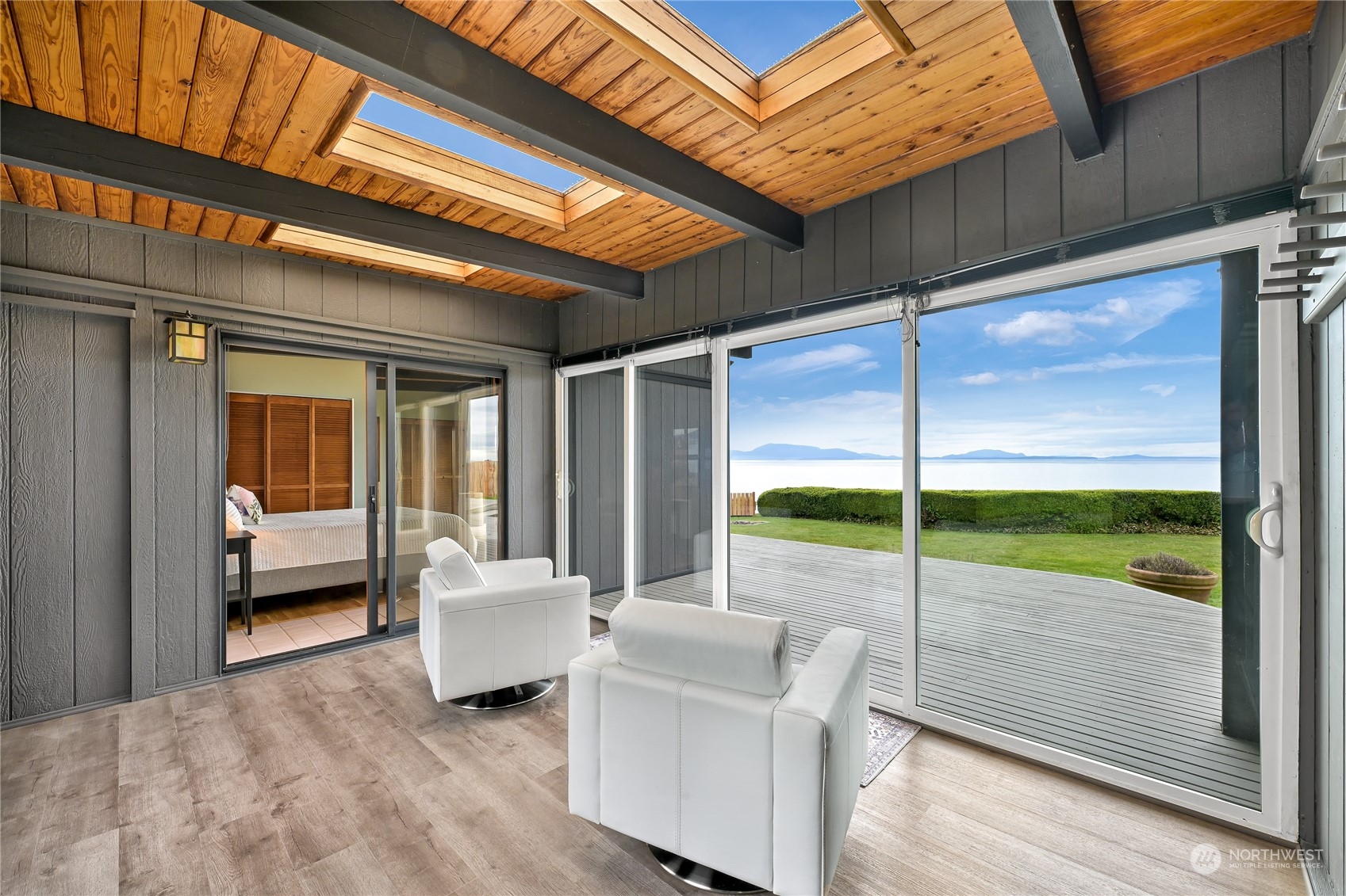 5537 Maple Way