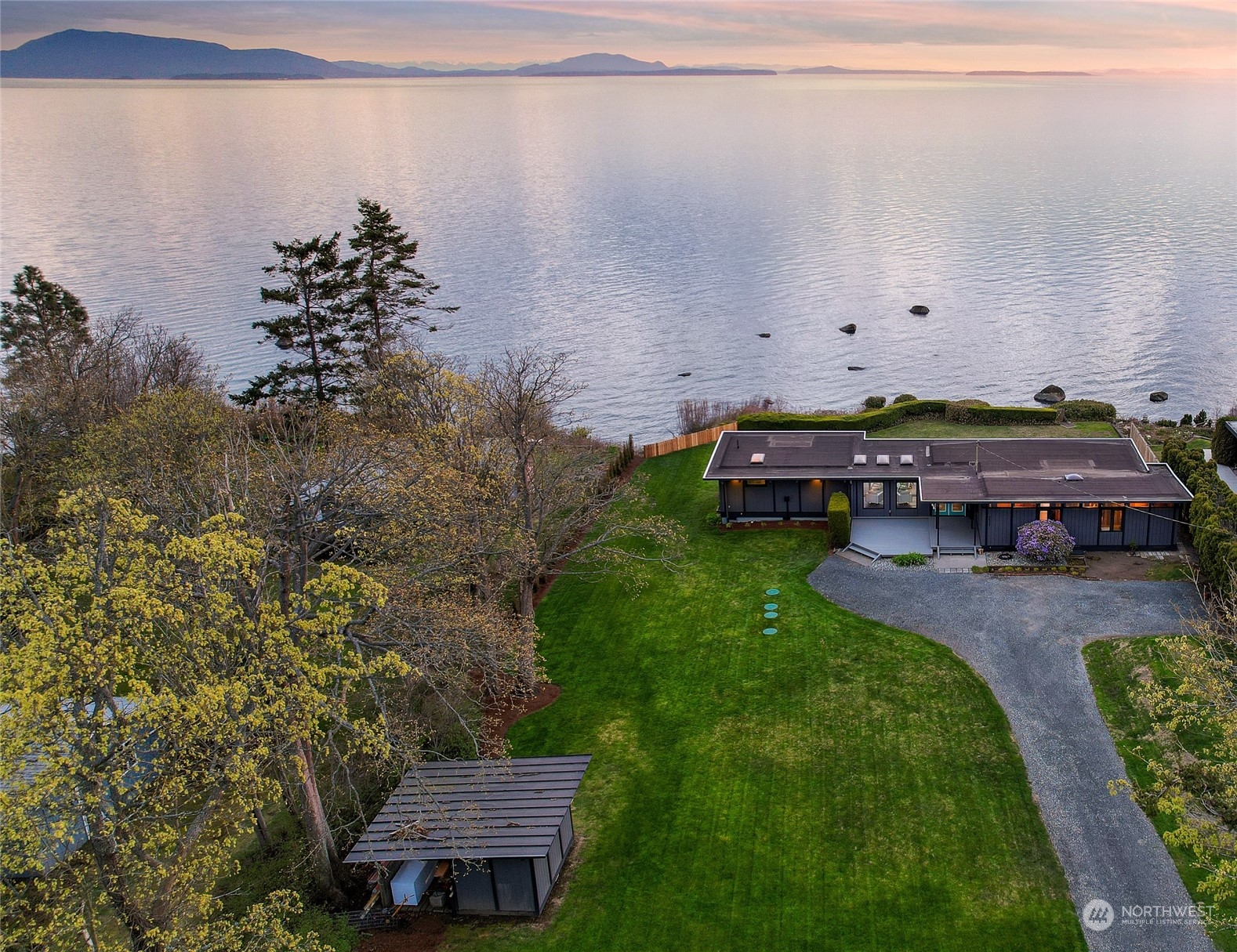 5537 Maple Way