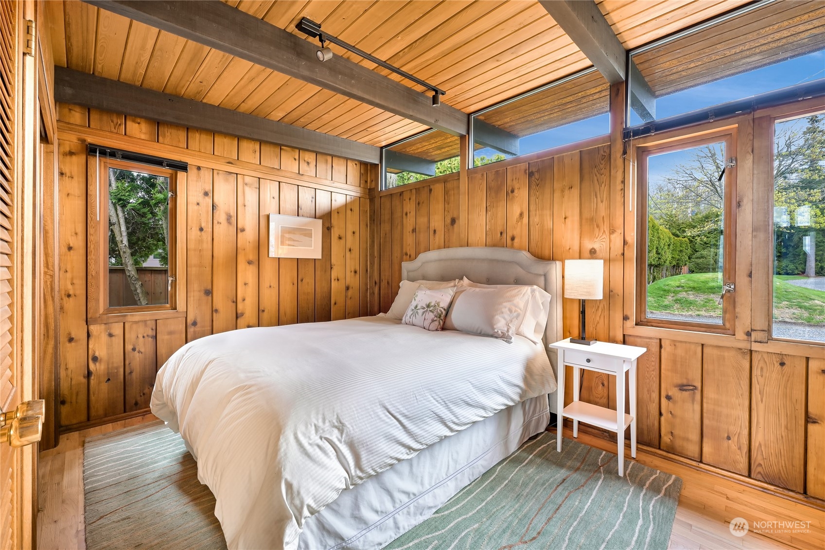 5537 Maple Way