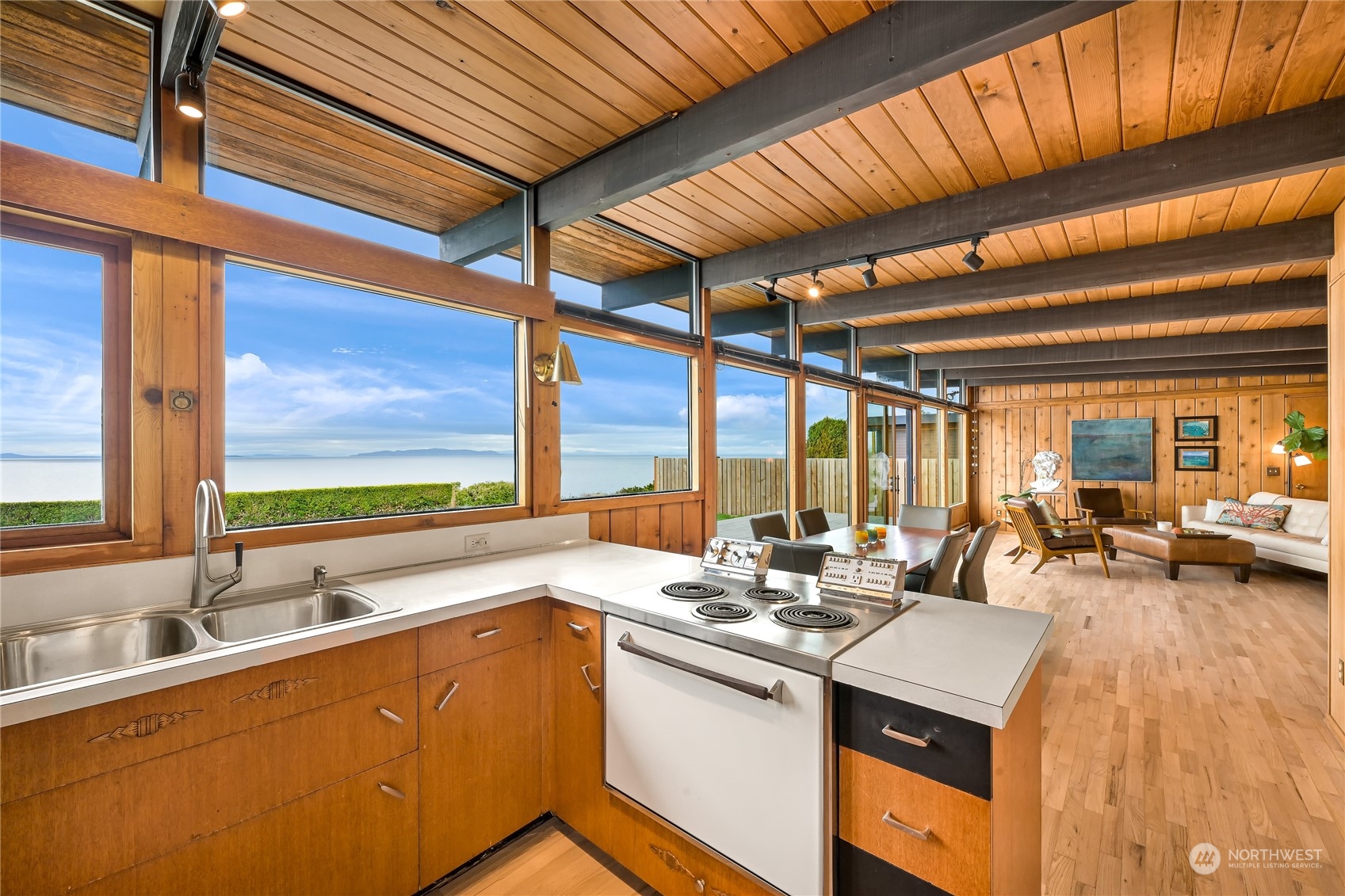 5537 Maple Way