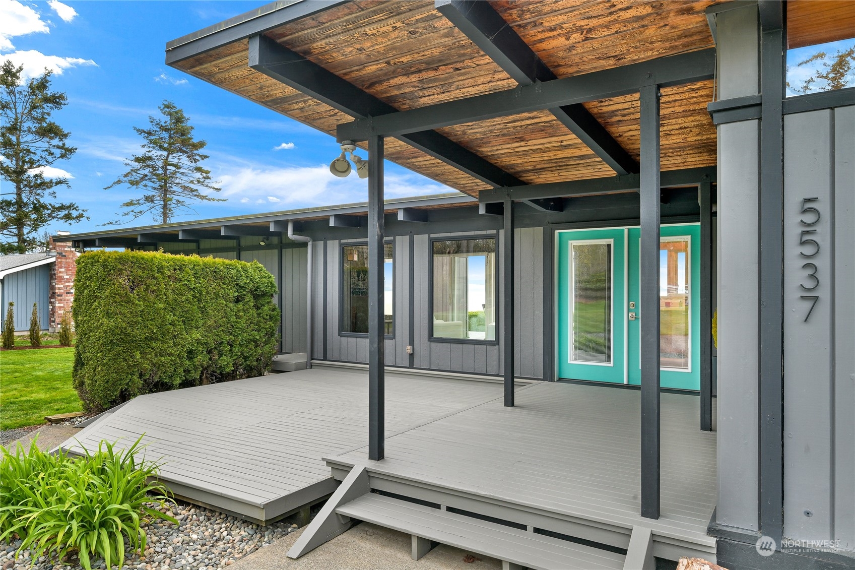 5537 Maple Way
