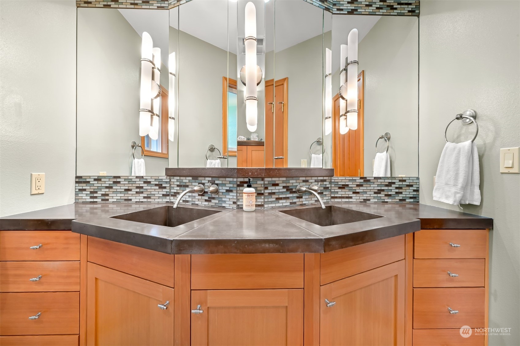1311 Chuckanut Drive