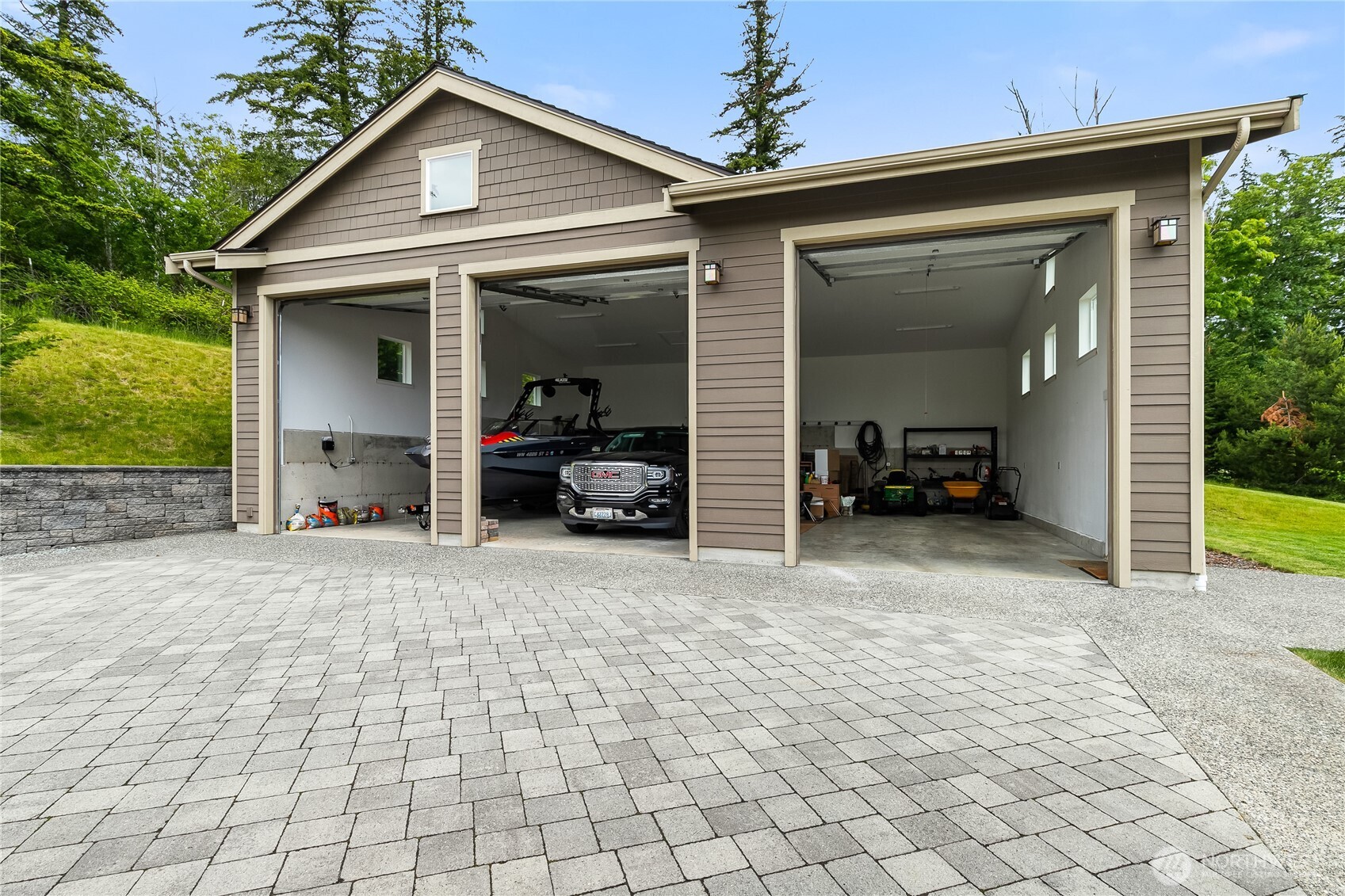 1944 Discovery Heights Drive