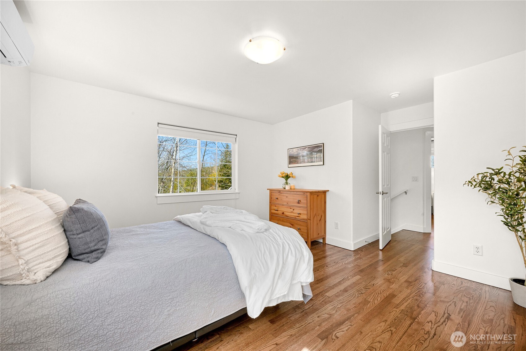 544 Midwood Court