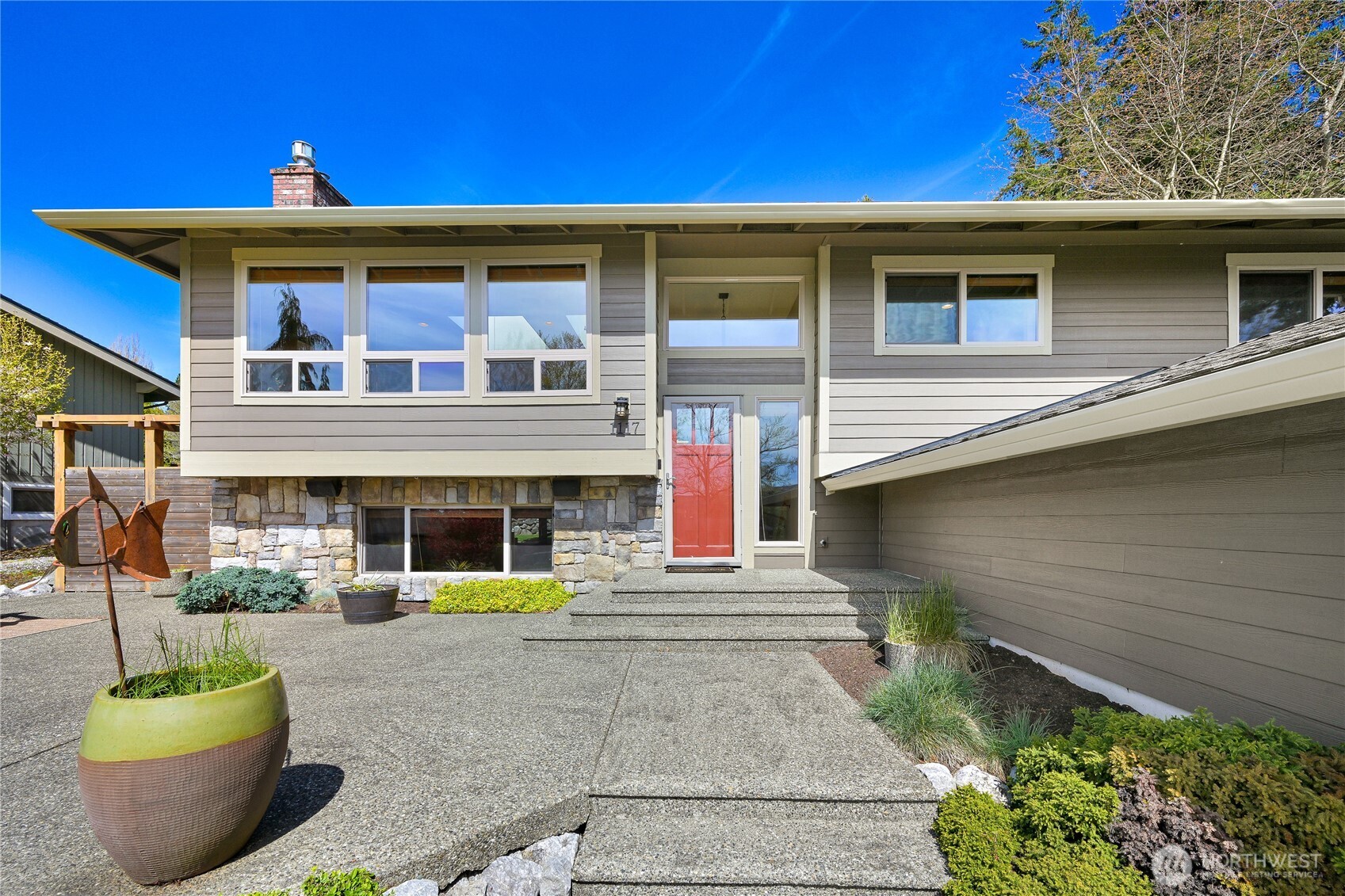 1117 E Beachview Place
