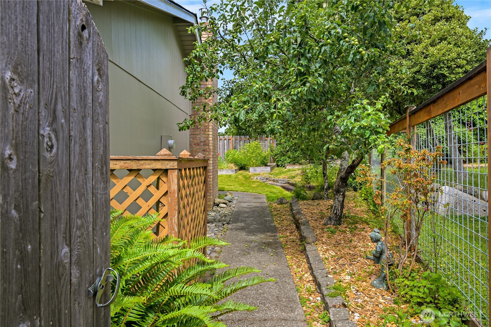 3027 Crest Court