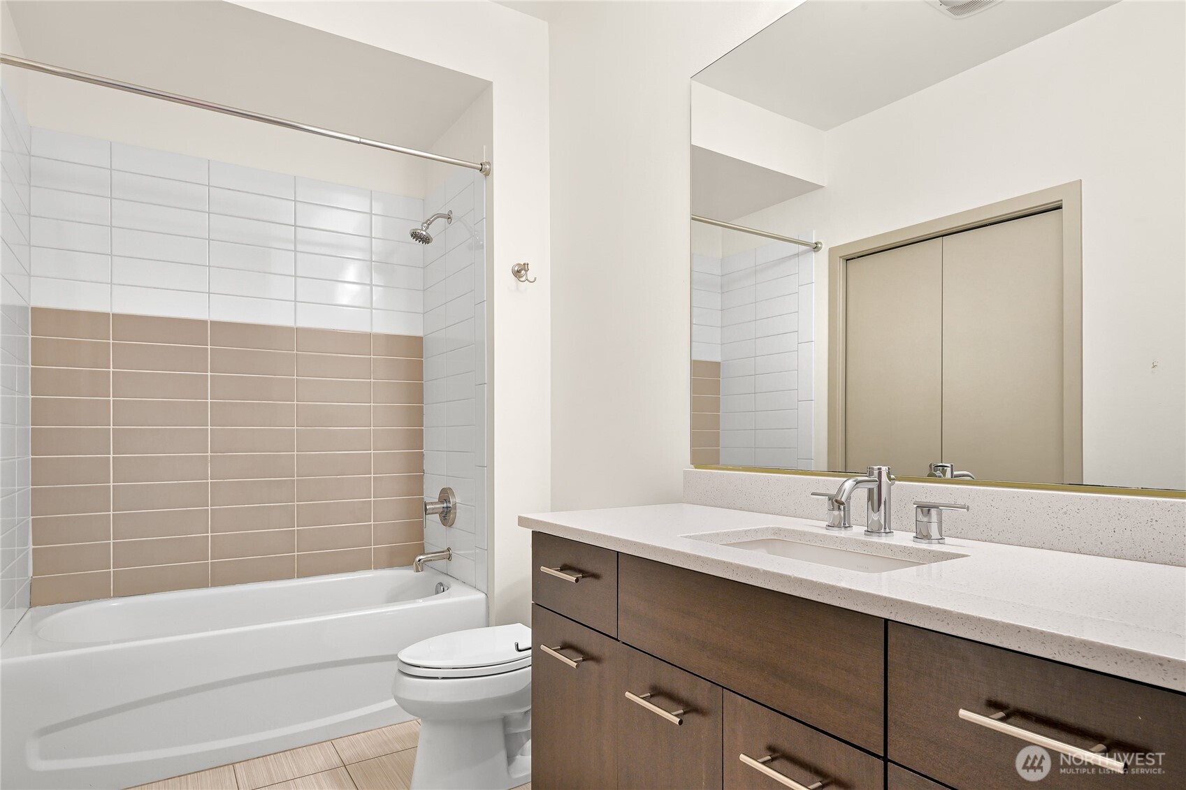 2960 Eastlake Avenue E Unit: 307