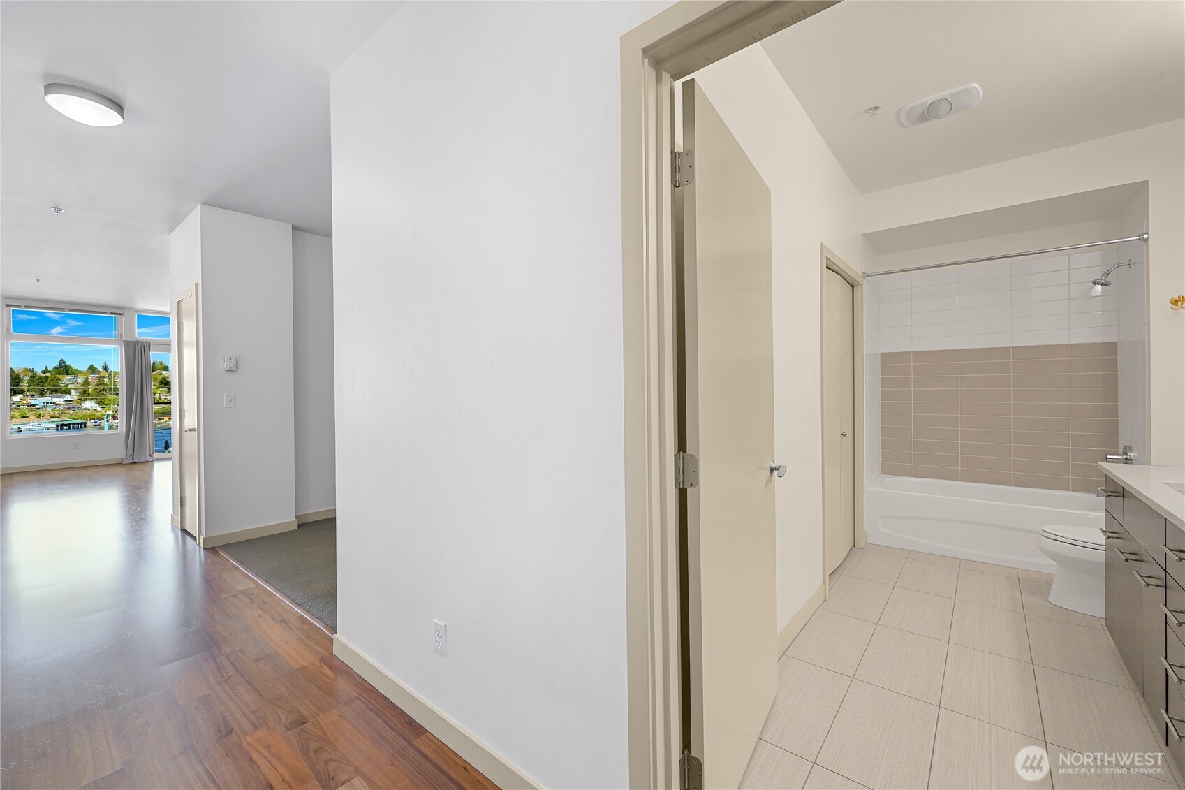 2960 Eastlake Avenue E Unit: 307