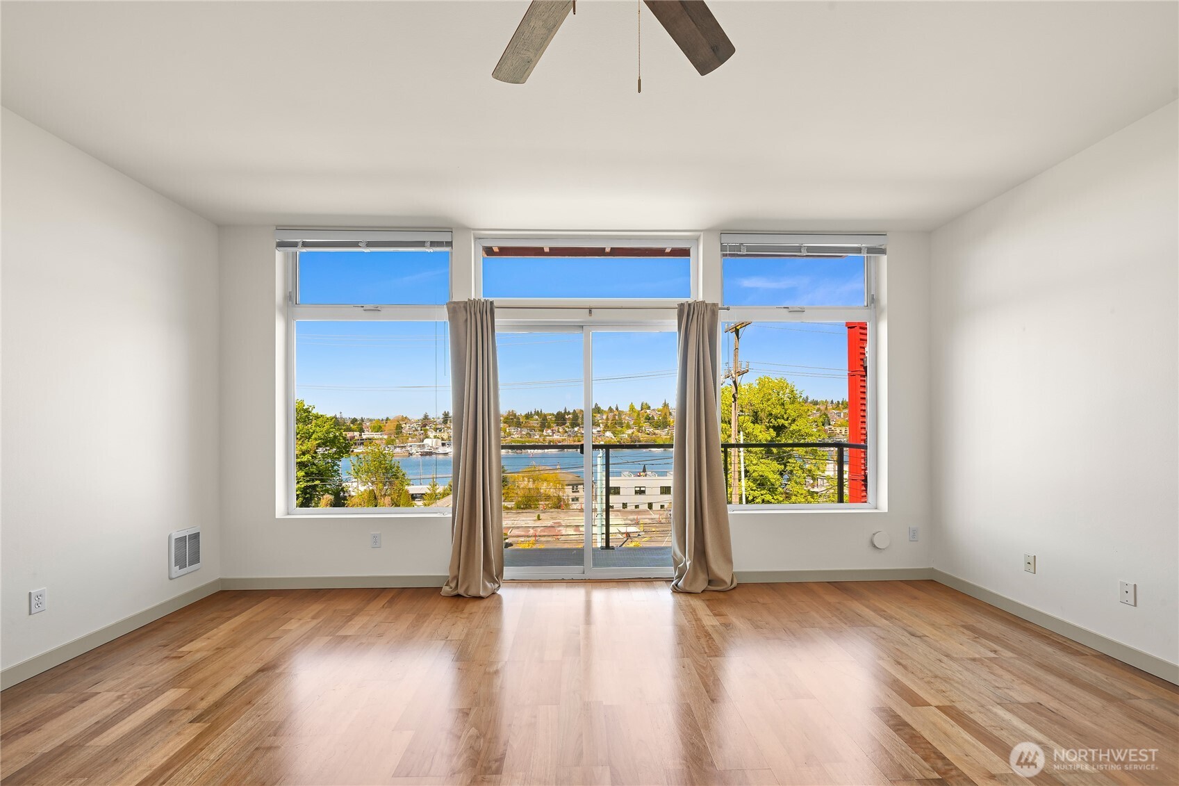 2960 Eastlake Avenue E Unit: 307