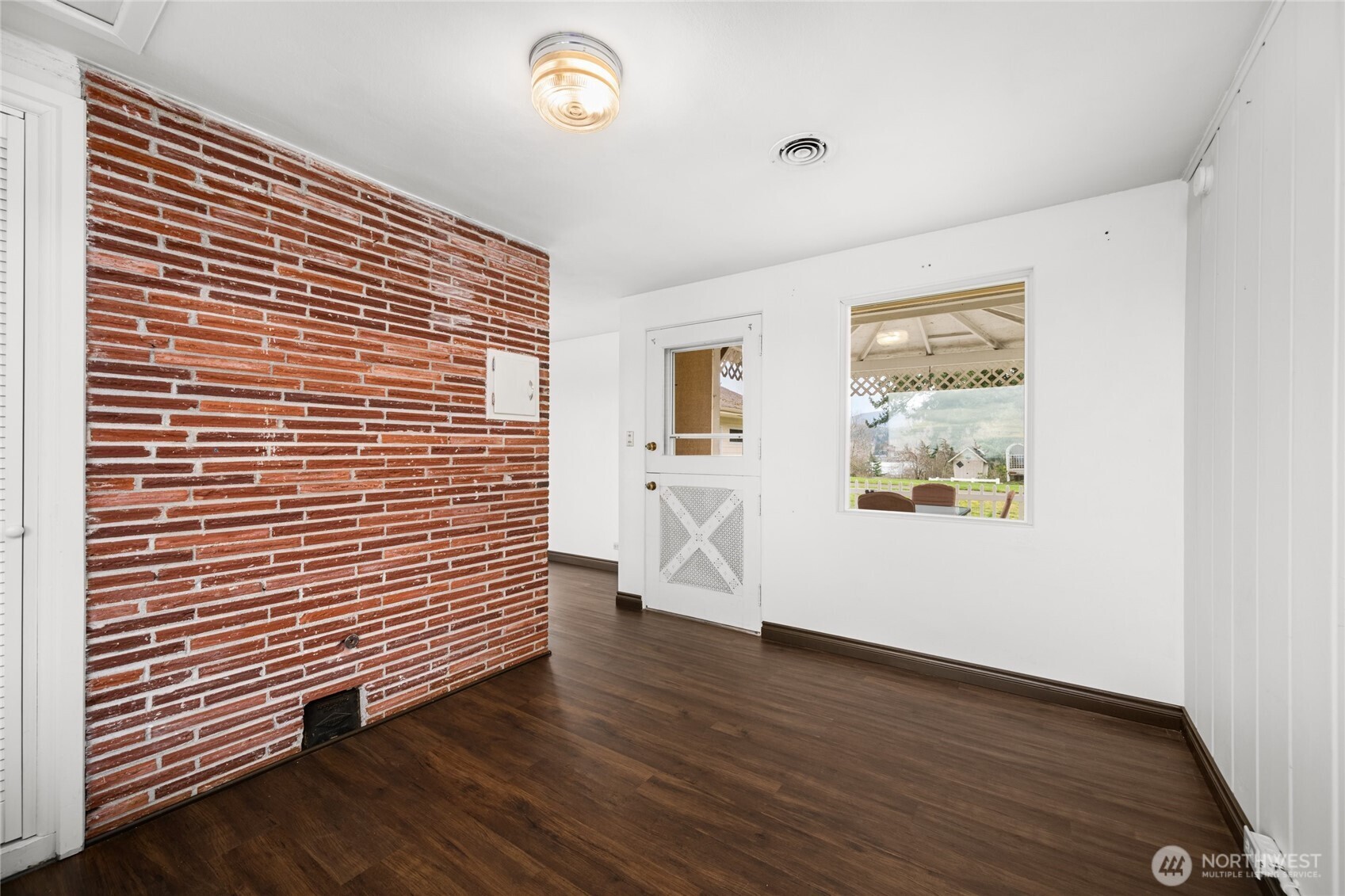 2304 Crestline Drive
