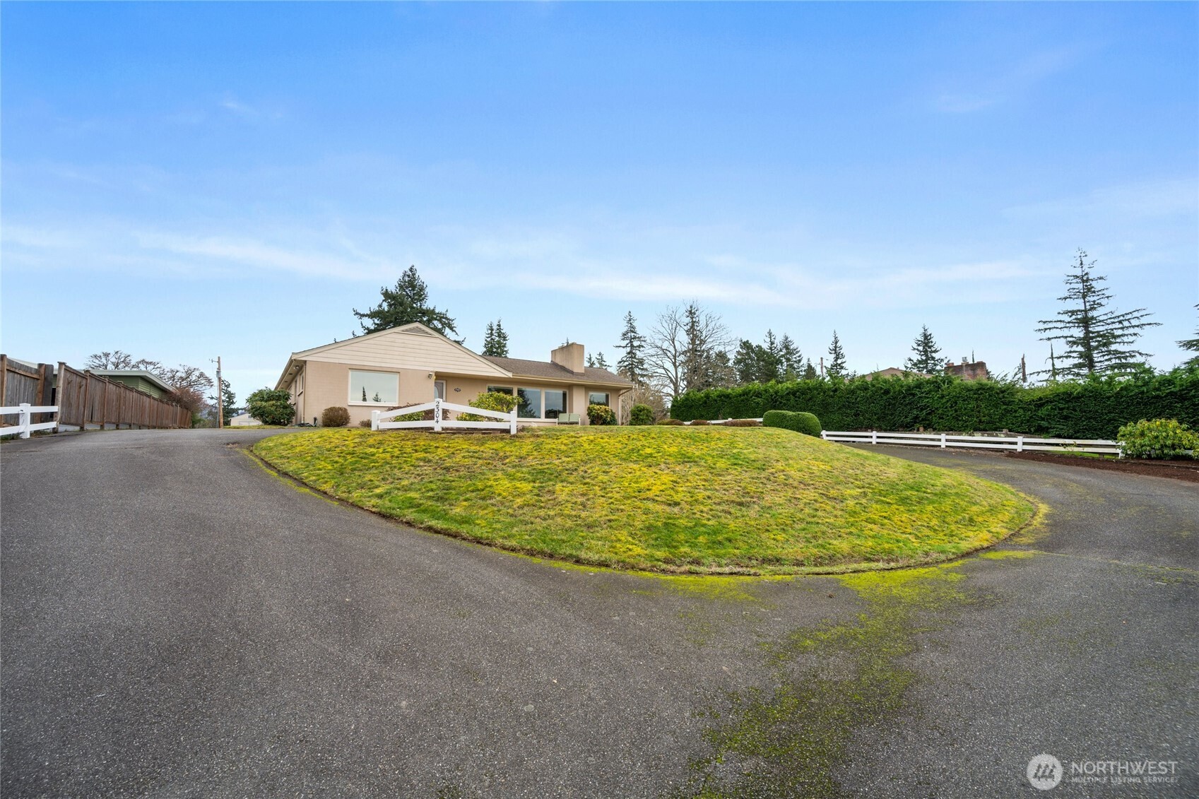 2304 Crestline Drive
