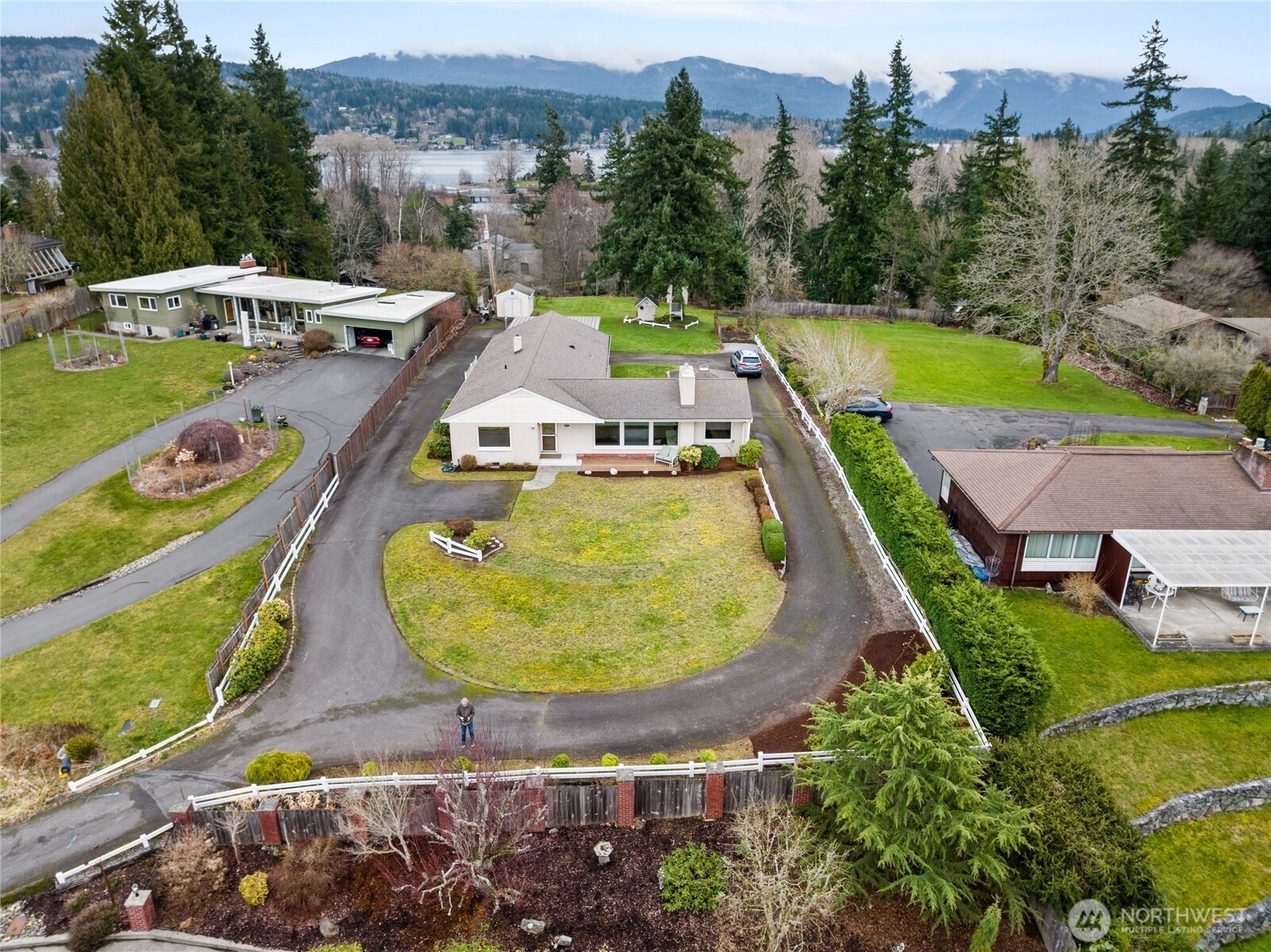 2304 Crestline Drive
