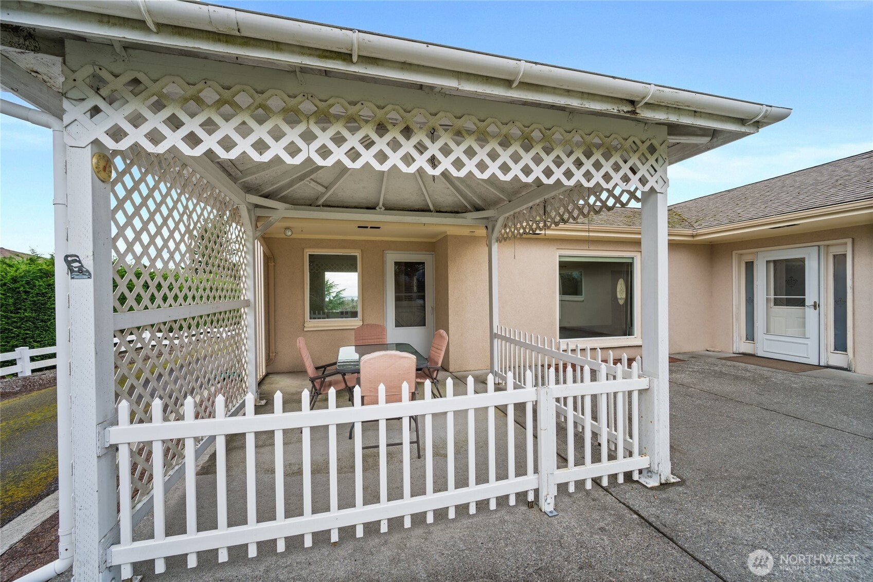 2304 Crestline Drive