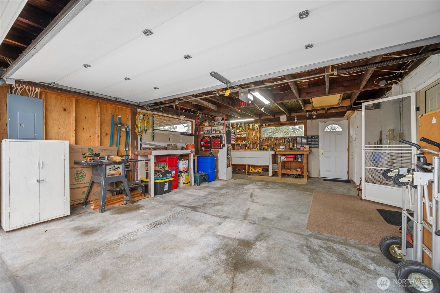 2304 Crestline Drive