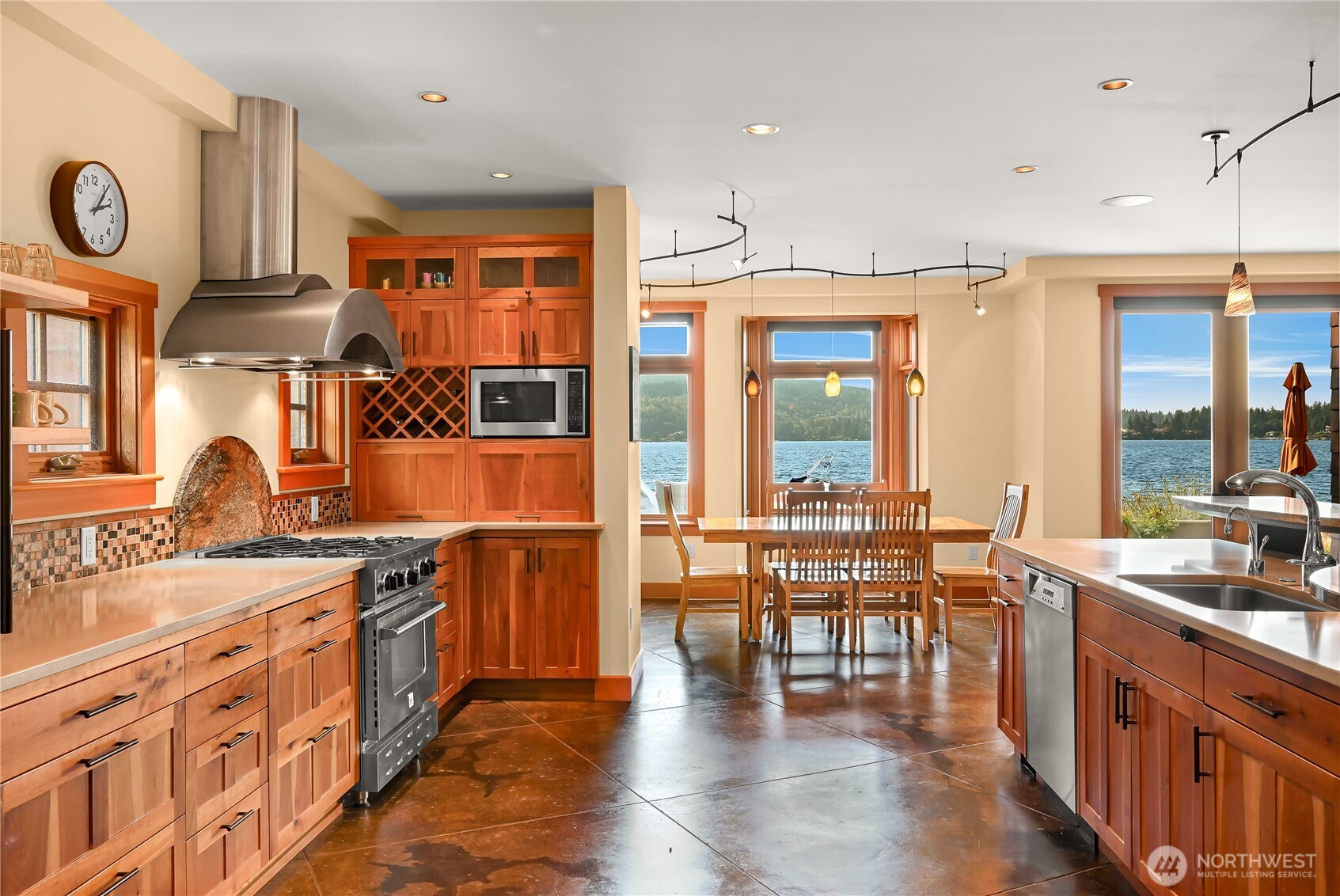 2593 Northshore Road