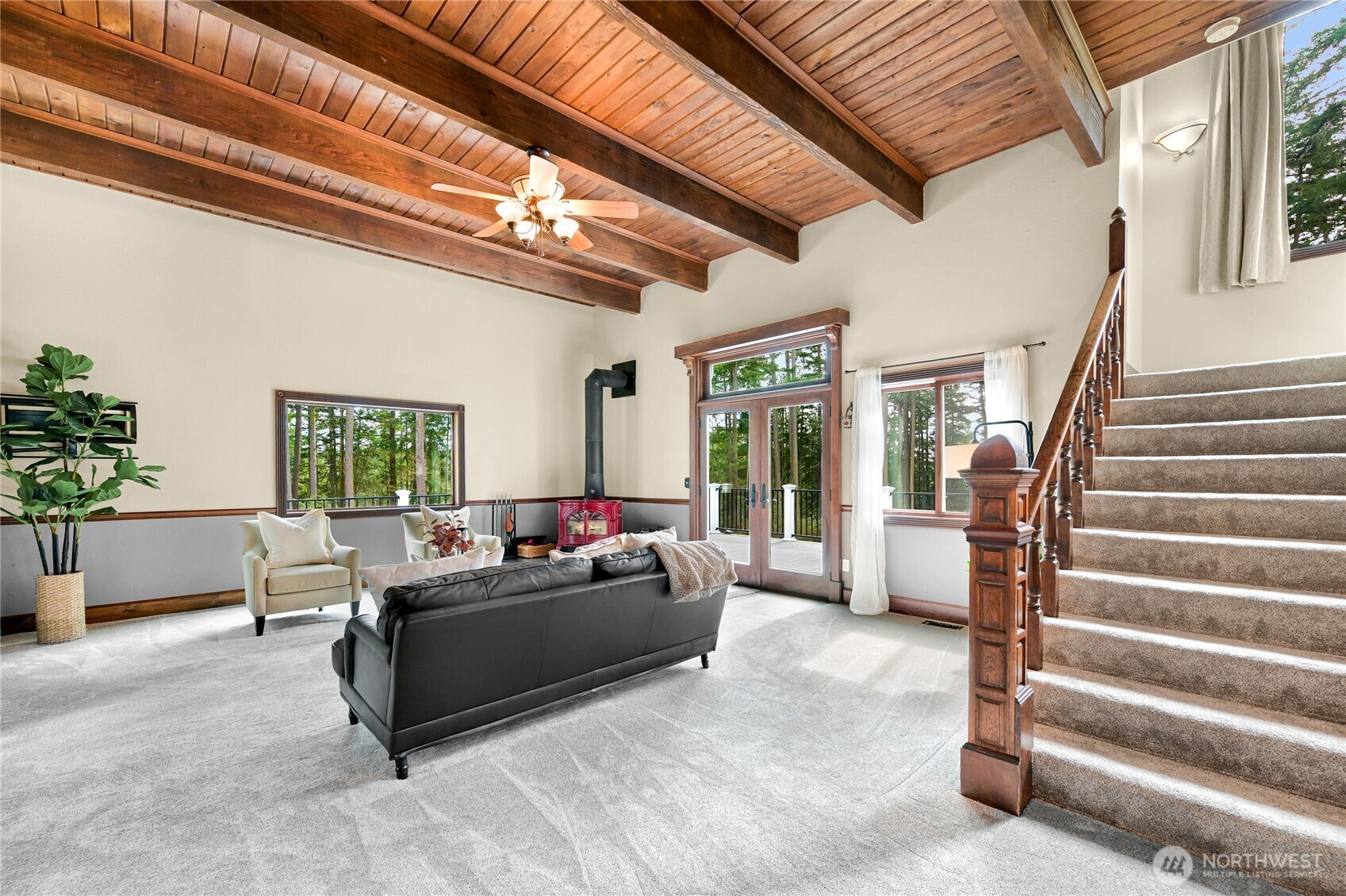 6710 Deer Lane