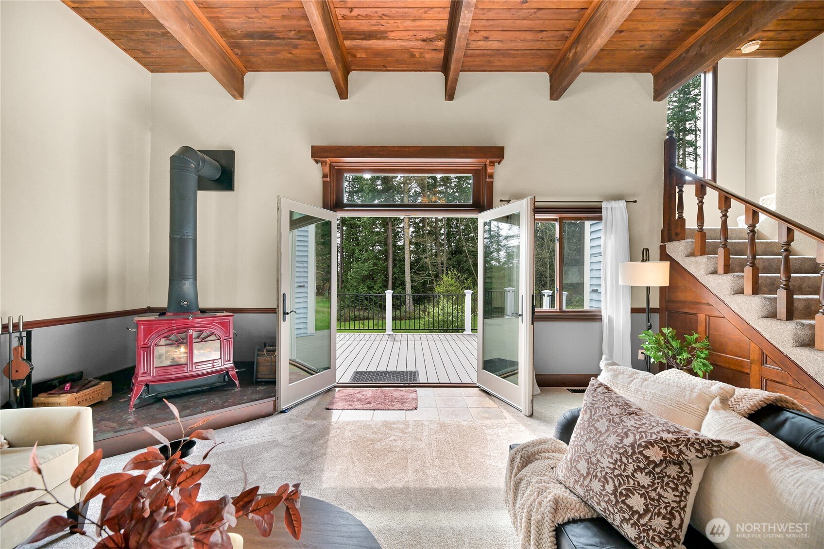 6710 Deer Lane