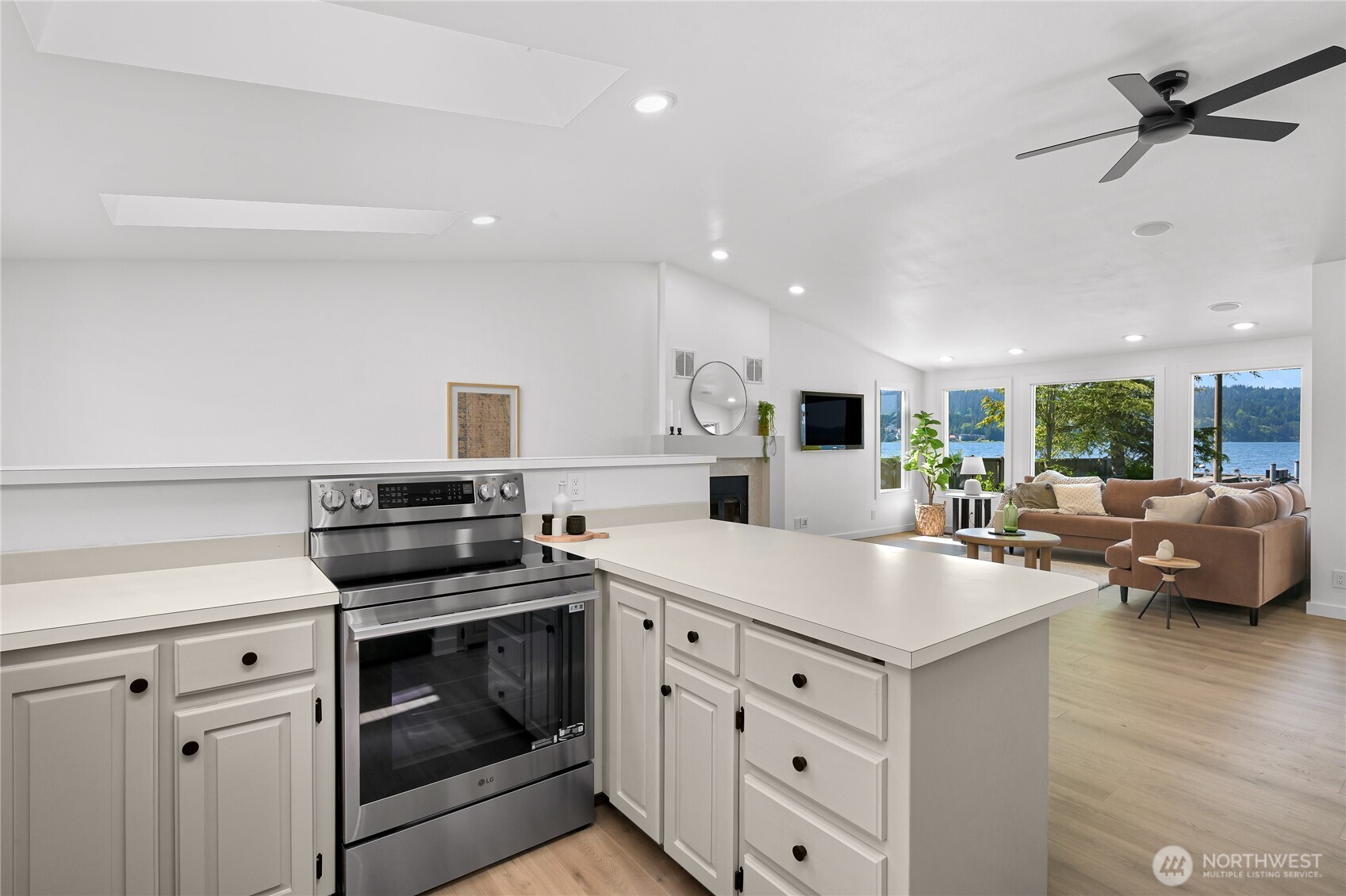 3187 Northshore Road