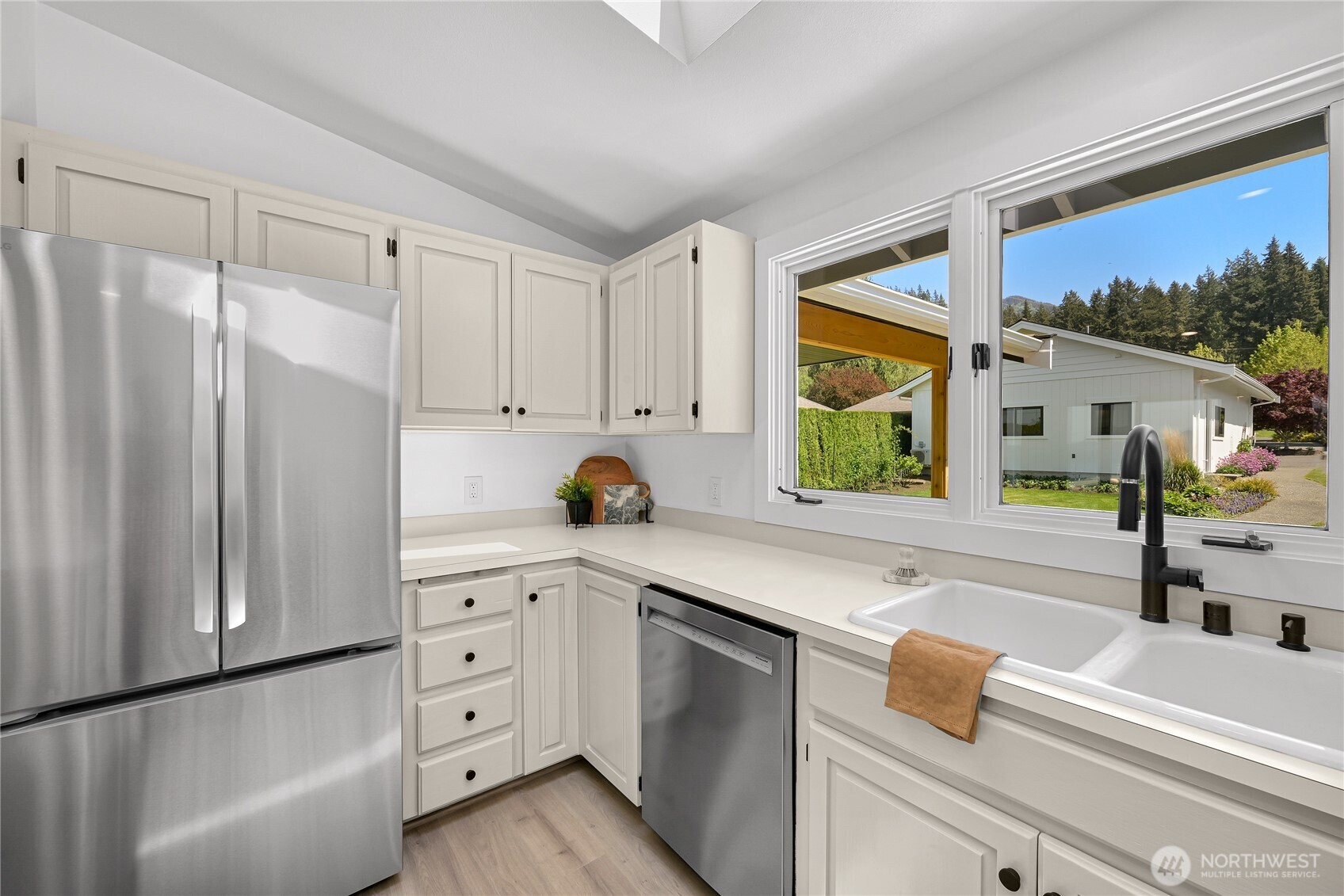 3187 Northshore Road