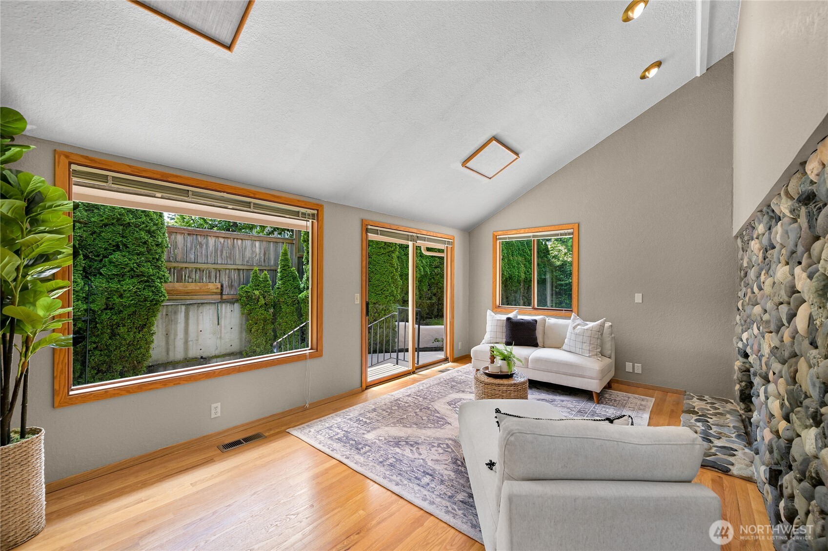 208 Hawthorn Road