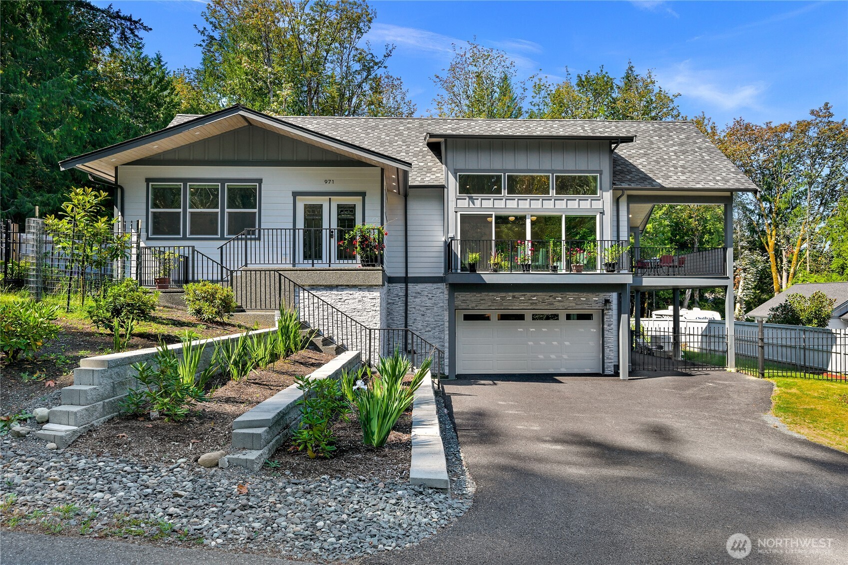 971 Lakewood Lane