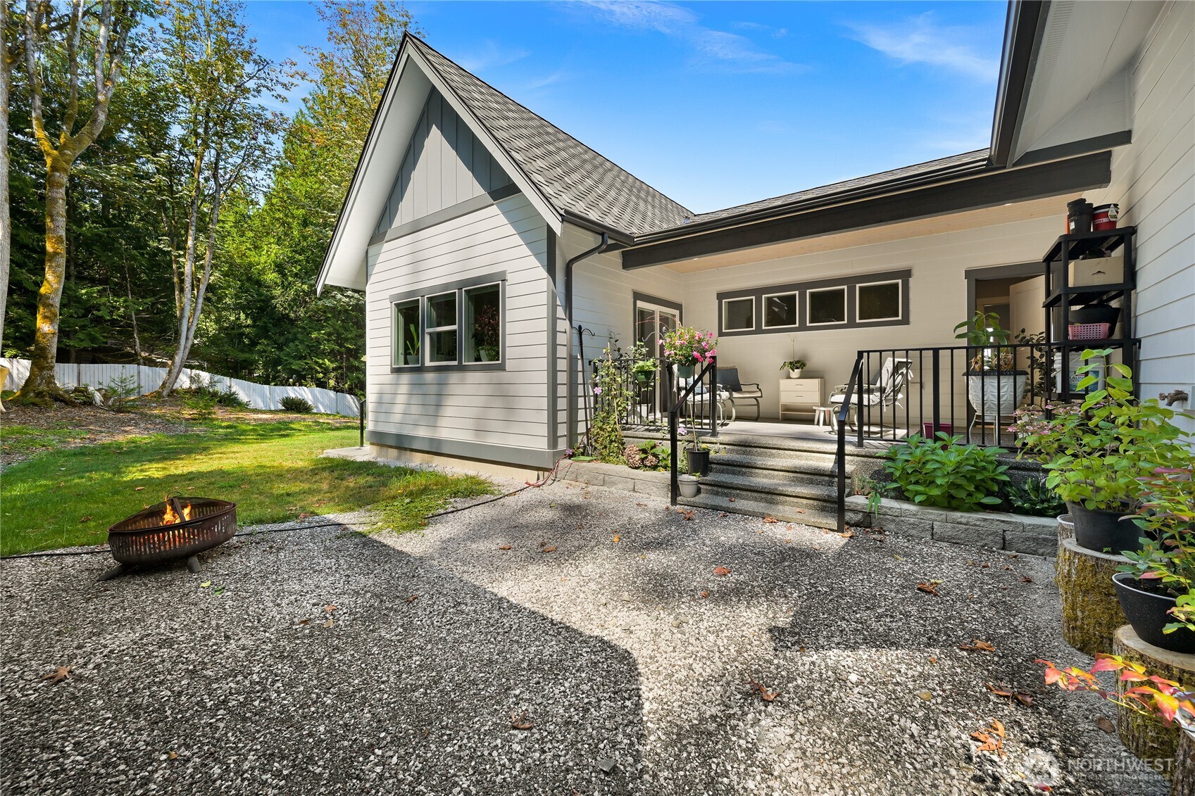 971 Lakewood Lane