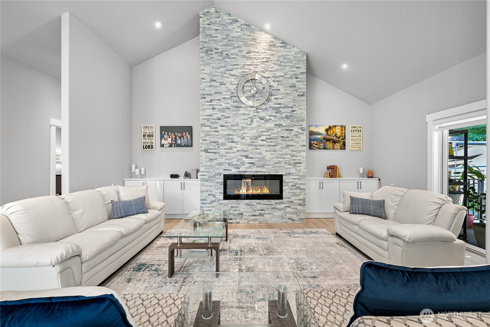 971 Lakewood Lane