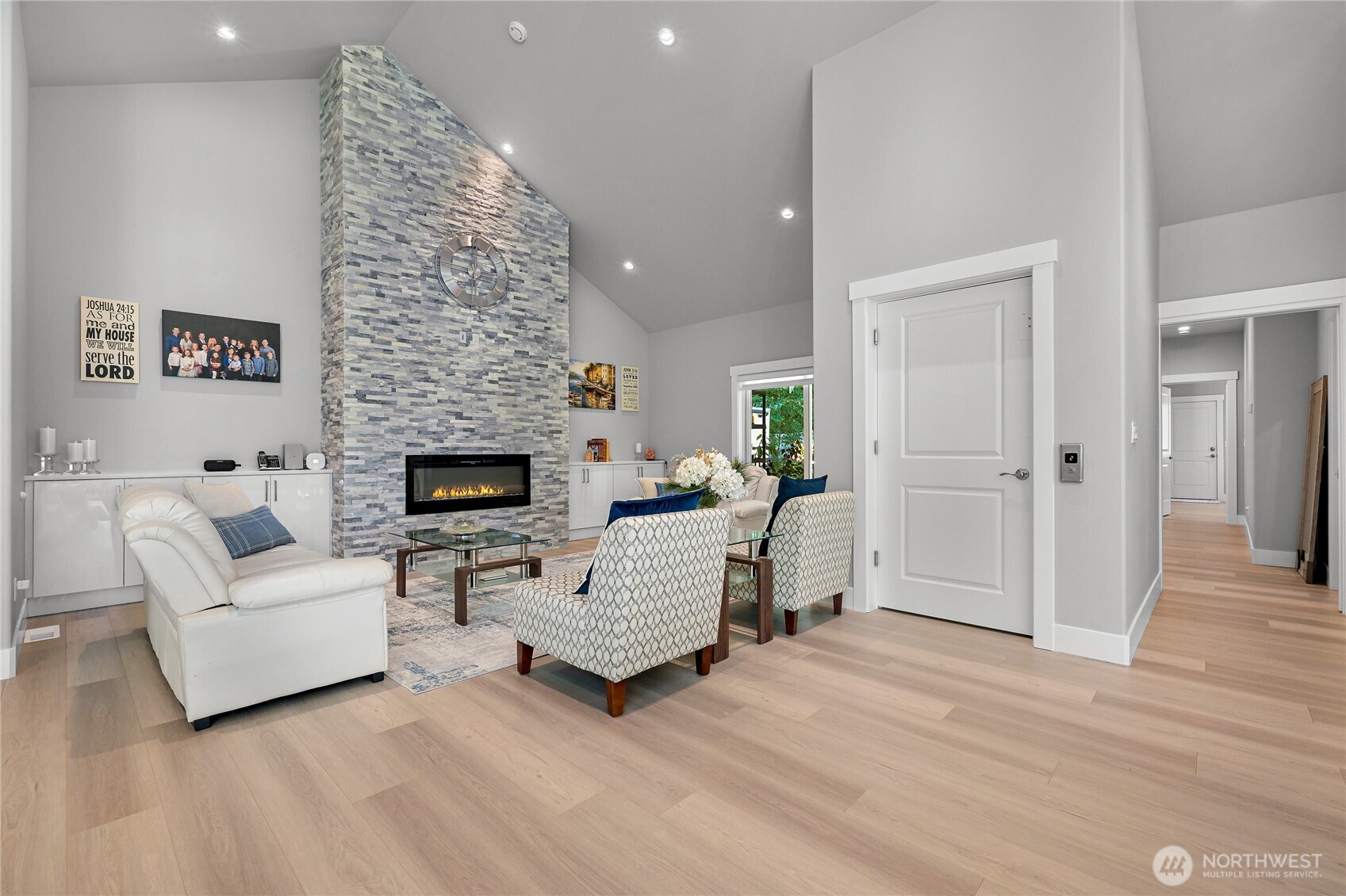 971 Lakewood Lane