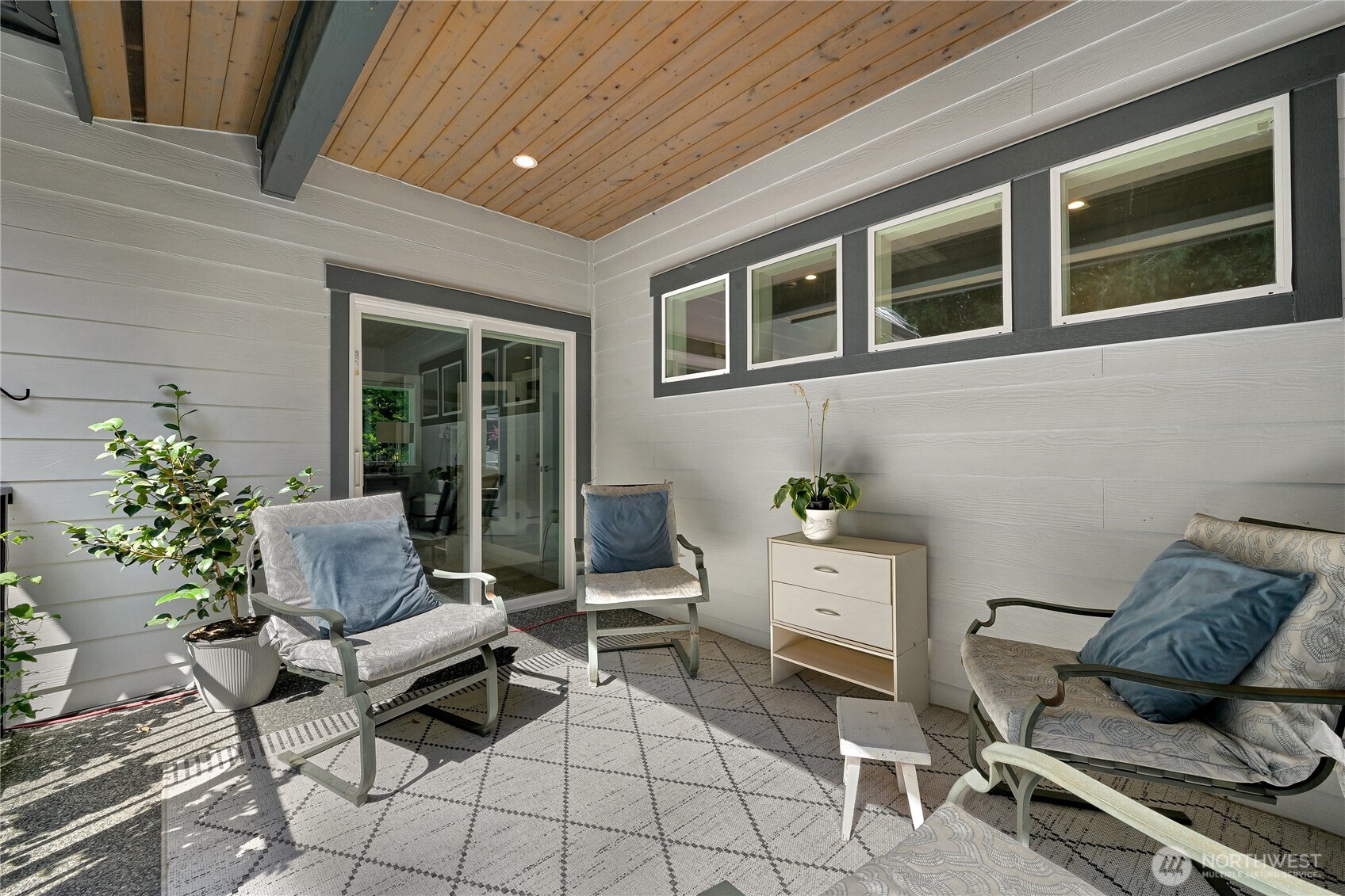 971 Lakewood Lane