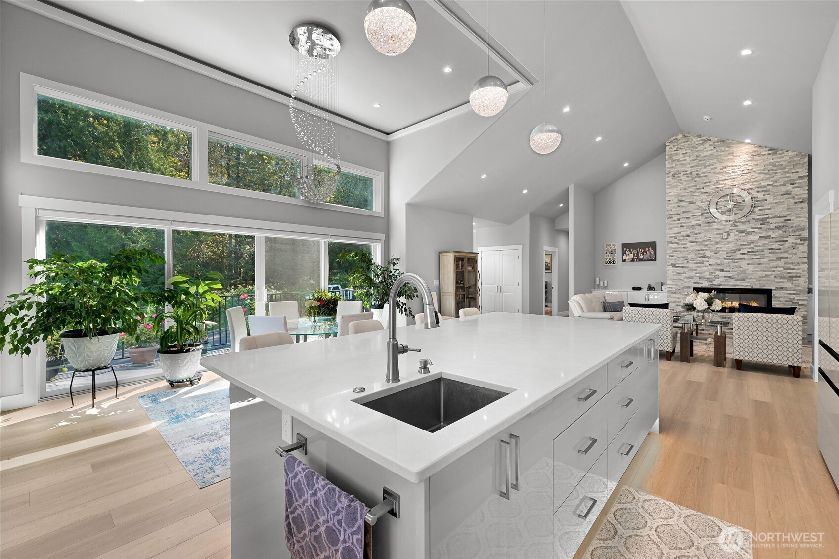 971 Lakewood Lane