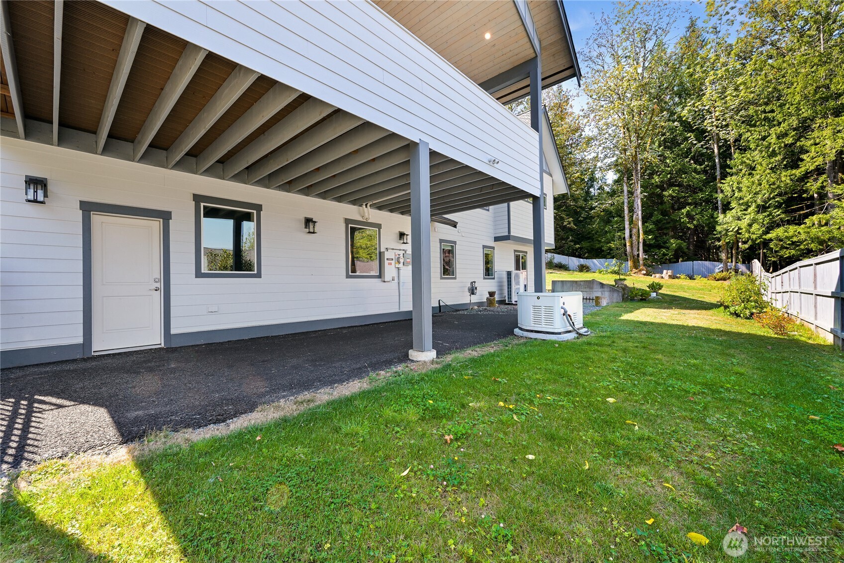 971 Lakewood Lane