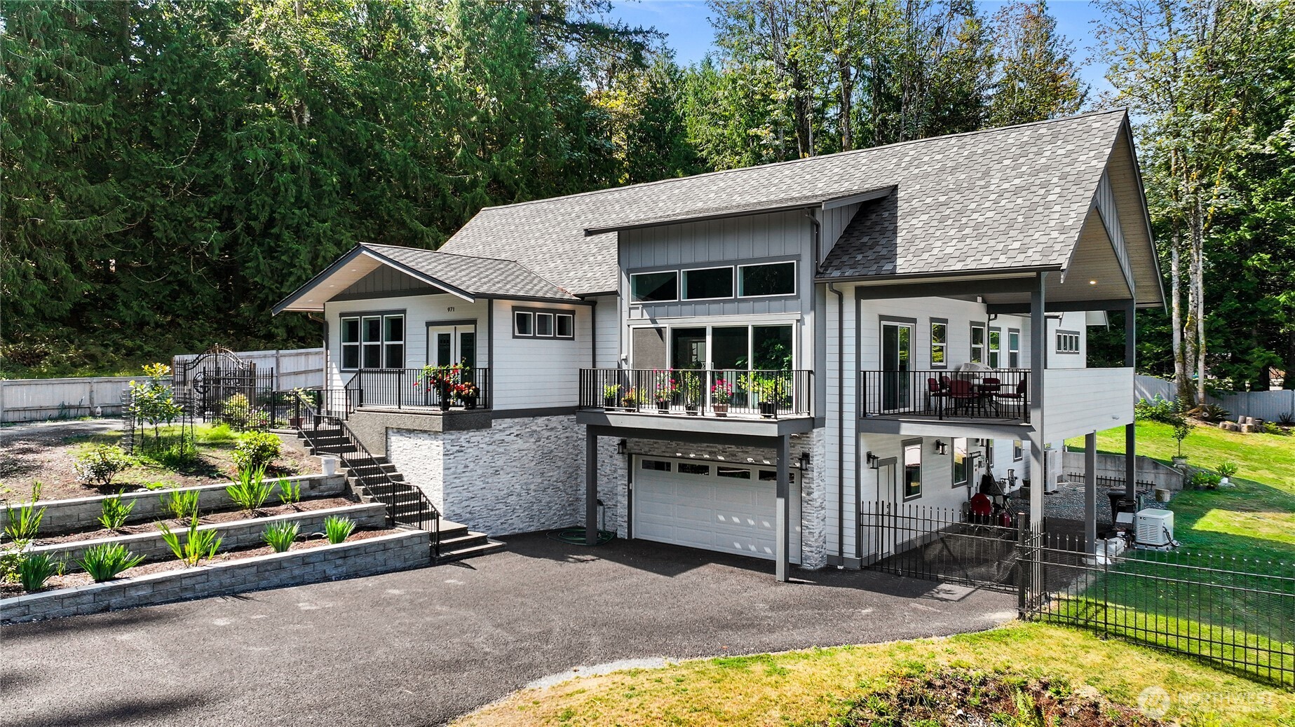 971 Lakewood Lane