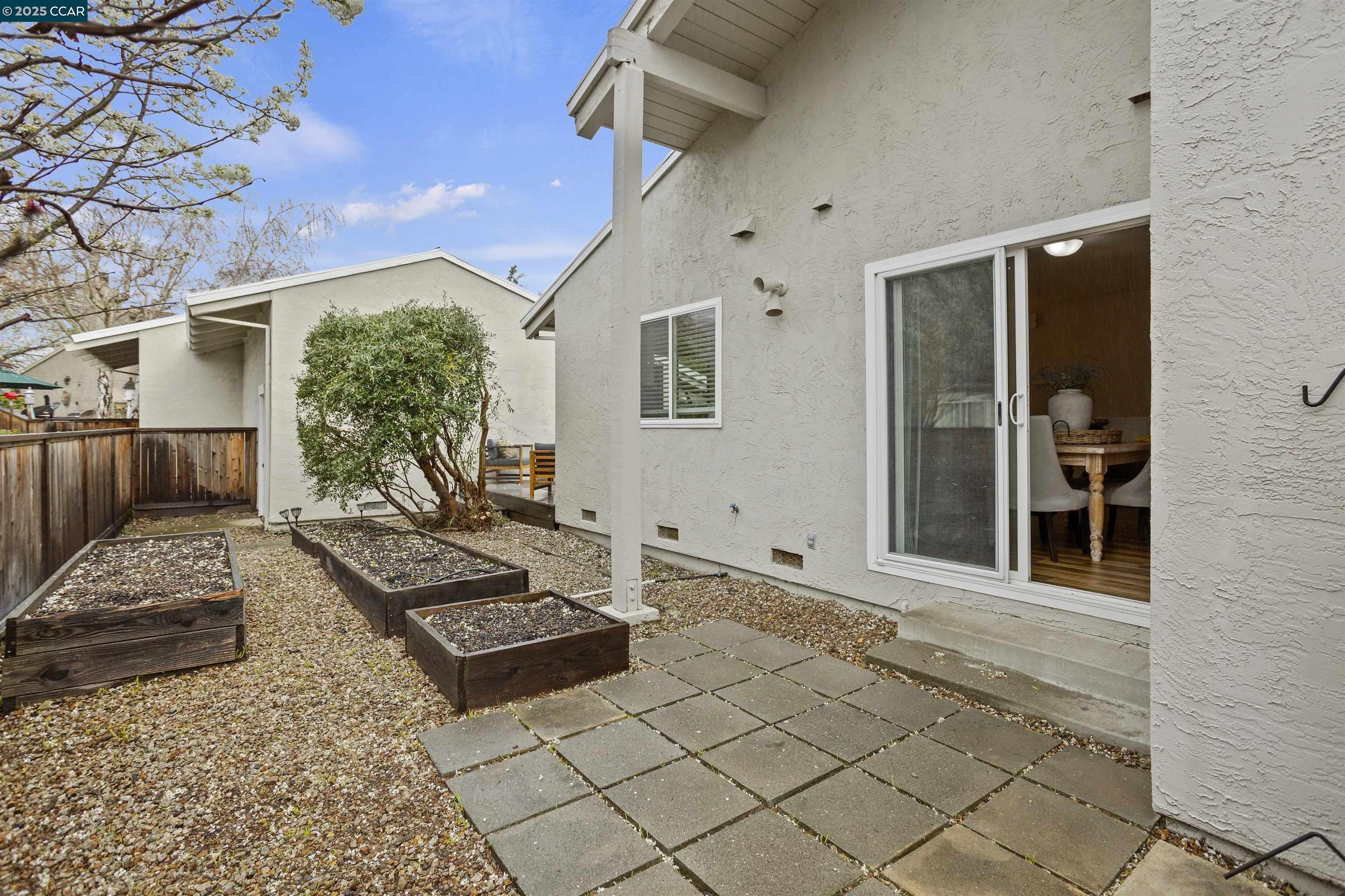 812 Country Club Dr