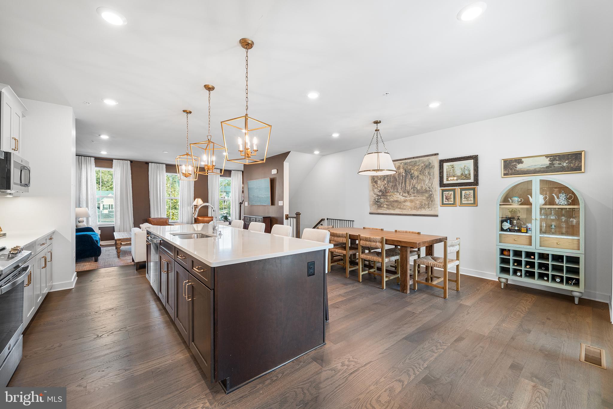 237 W HARVEY LANE
