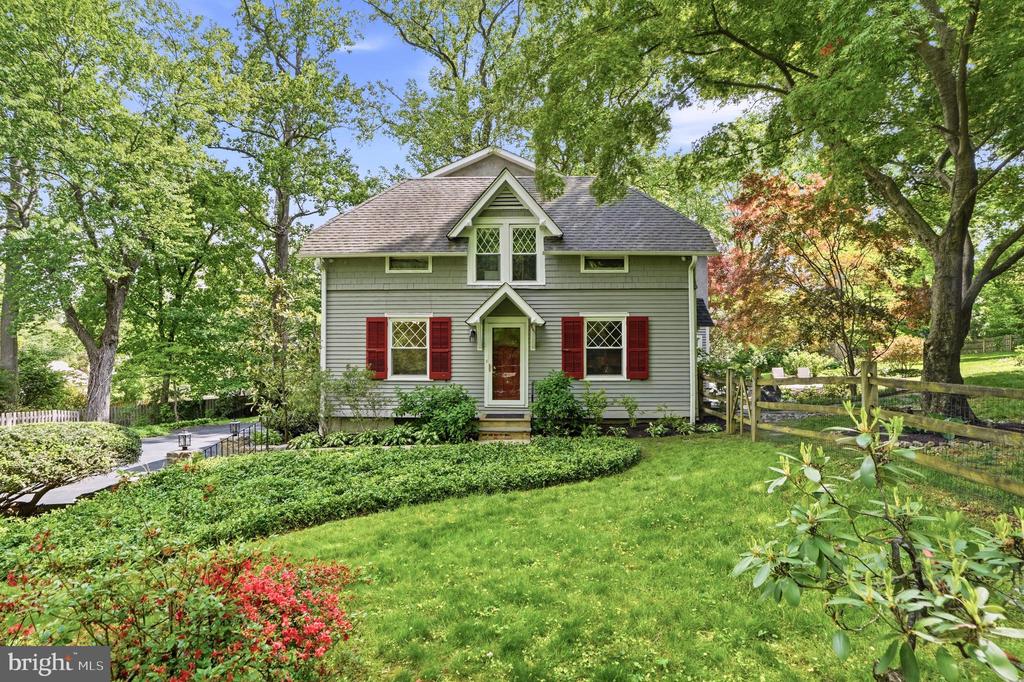 211 COMRIE DRIVE