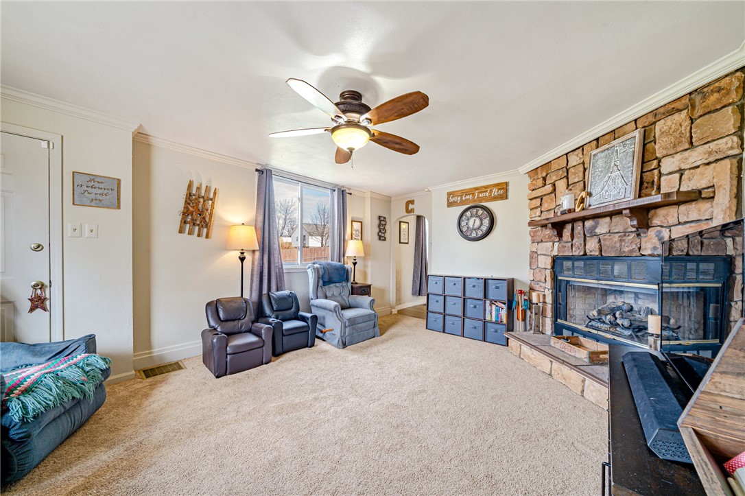 2703 Kansas St