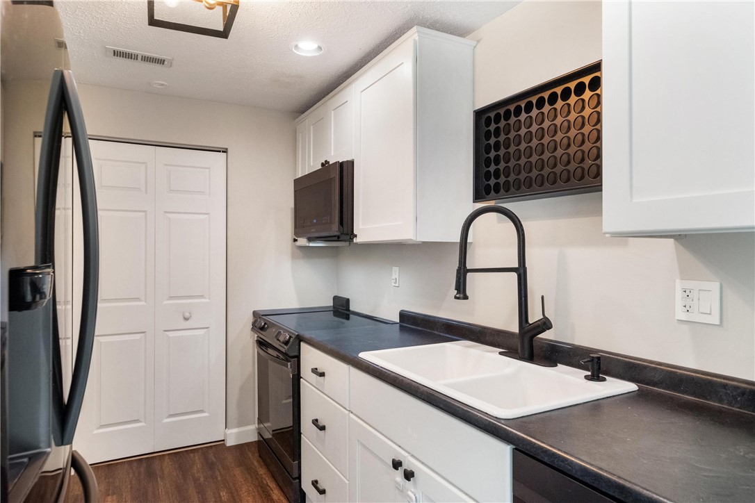 1 Monmouth Dr