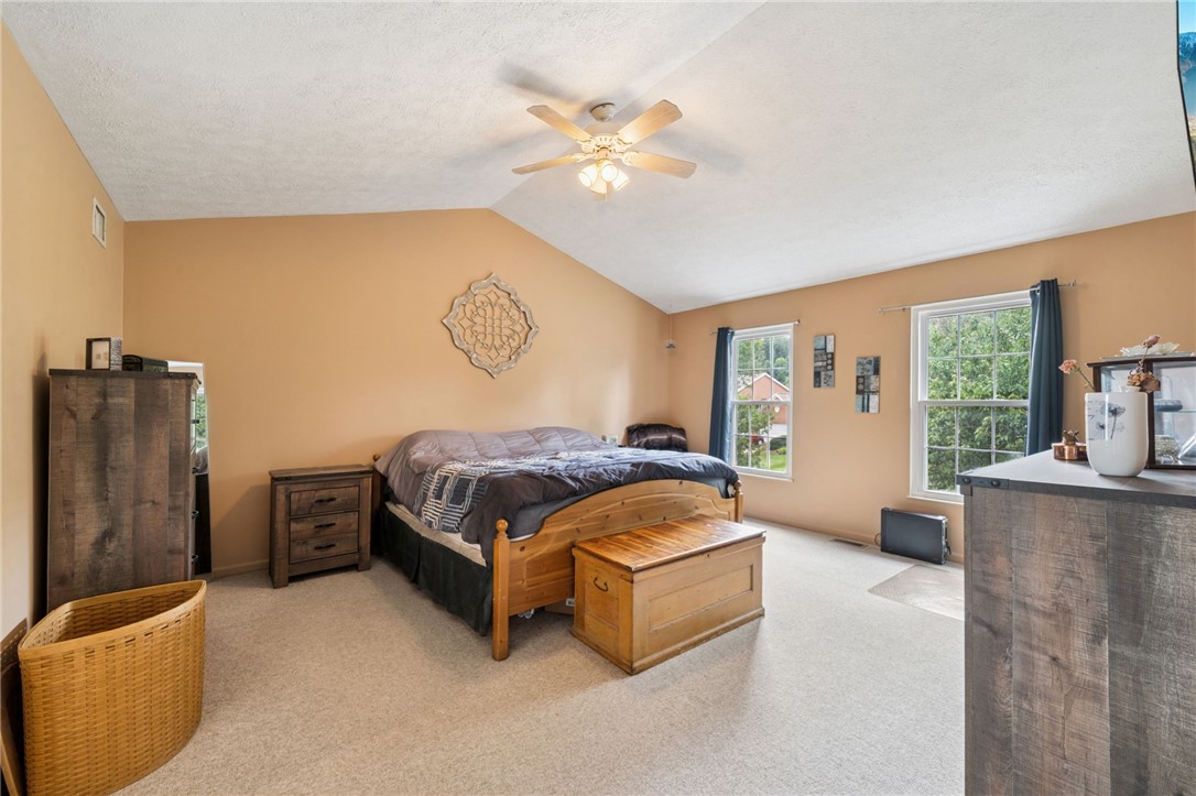 106 Creekside Ct
