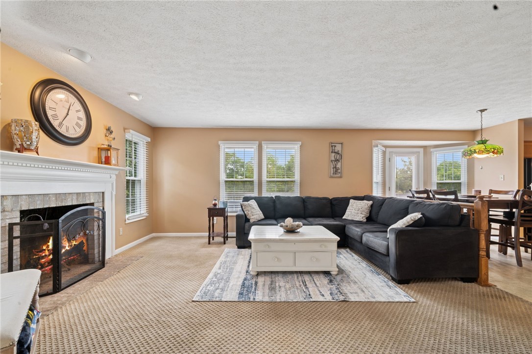 106 Creekside Ct
