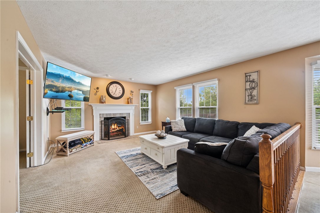 106 Creekside Ct