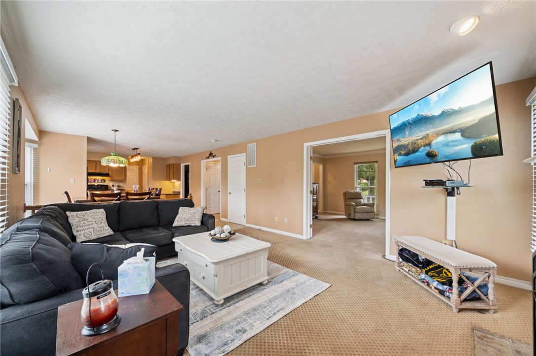 106 Creekside Ct