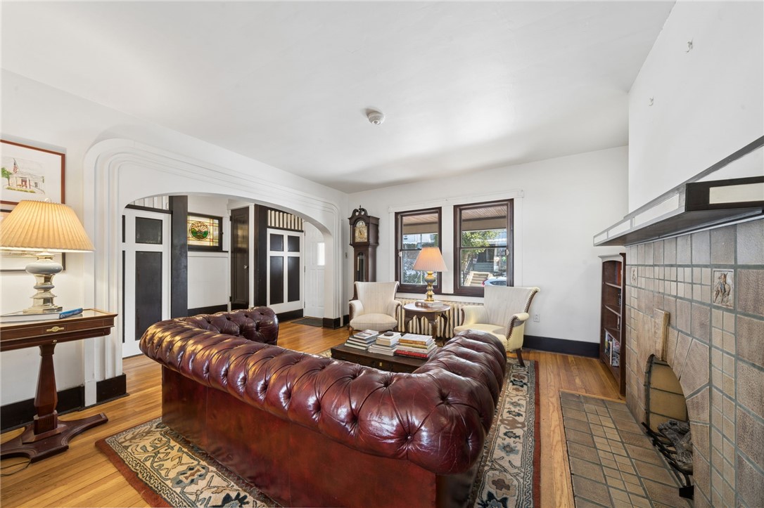 1115 Hillsdale Ave